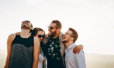 towarzystwo z czterech osob smiech